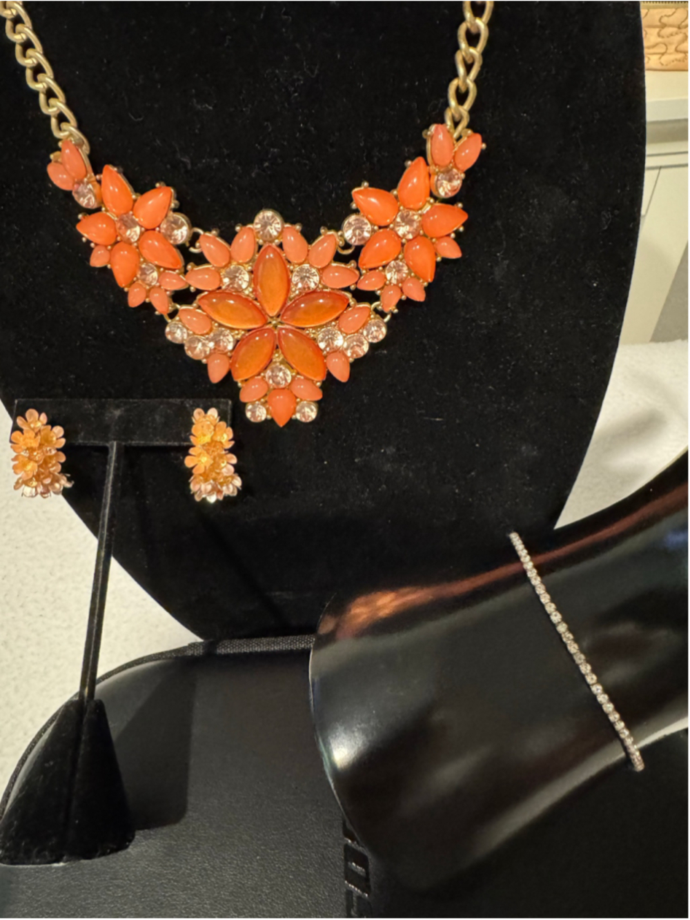 Unbranded 3 piece Floral Statement Necklace, bracelet earrings Peach Gold